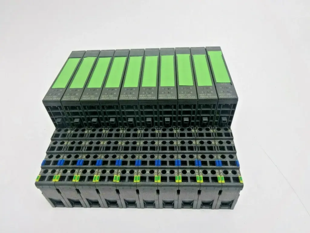 SIEMENS SIMATIC #6ES7 132-4BD01-0AA0 W/BASE 6ES7 193-4CA30-0AA0-SKU 200 220C