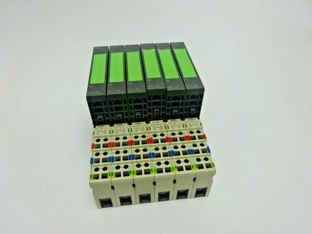 SIEMENS SIMATIC #6ES7 138-4CA01-0AA0 W/BASE 6ES7 193-4CC30-0AA0-SKU 200 222C 
