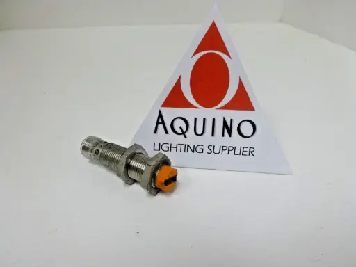 IFM IFS205 PROXIMITY INDUCTIVE SENSOR US-SKU 200 127-01VE 