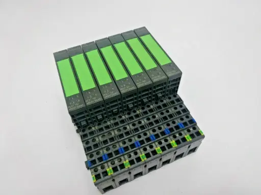  SIEMENS SIMATIC #6ES7 132-4BD01-0AA0 W/BASE 6ES7 193-4CA30-0AA0-SKU 200 221C 